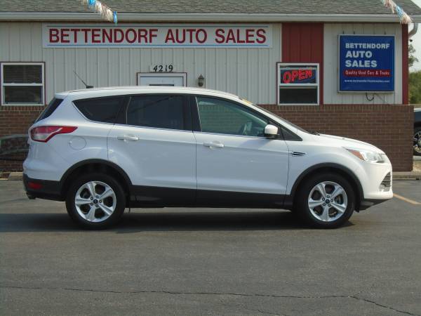 2015 Ford Escape SE 4WD - cars & trucks - by dealer - vehicle... for sale in Bettendorf, IA – photo 2