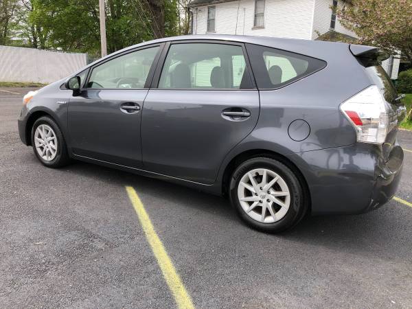 2014 Toyota Prius V , 2 owner vehicle excellent car inside and out for sale in Dayton, OH – photo 5