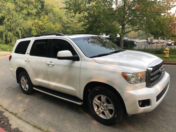 2010 Toyota Sequoia SR5 4WD --Leather, Sunroof, 5.7L V8, Clean... for sale in Kirkland, WA – photo 3