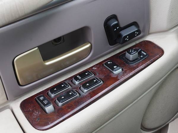 2004 Lincoln Town Car Signature - - by dealer for sale in Inver Grove Heights, MN – photo 16