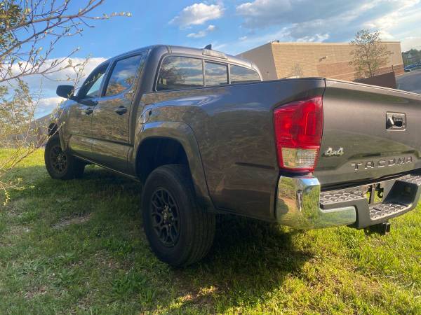 2017 Toyota Tacoma SR5 4door 4X4 like new - - by for sale in Henrico, VA – photo 8