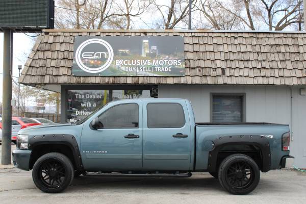 2007 Chevrolet Silverado-1500 LT Crew Cab 4WD, Clean, Sharp Looking... for sale in Omaha, IA – photo 2