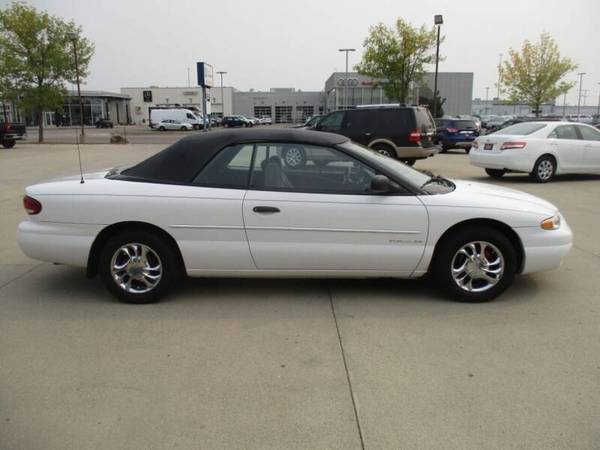 2000 Chrysler Sebring Convertible, 2 Door, Only 98K, Sharp! - cars &... for sale in Fargo, ND – photo 5