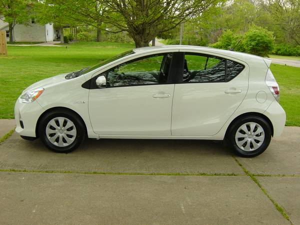 2013 TOYOTA PRIUS C ONE - - by dealer - vehicle for sale in Middletown, OH – photo 2