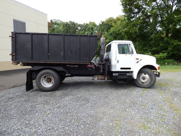 International 4900 Dumpster Truck for sale in Newburgh, NY – photo 3