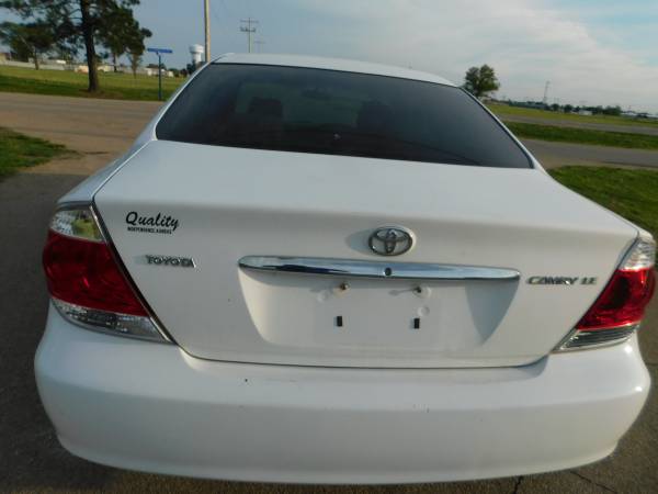 2006 Toyota Camry LE - - by dealer - vehicle for sale in Topeka, KS – photo 12