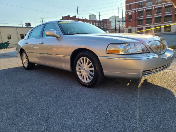 2003 Lincoln Town Car Executive L ONLY 101K WARRANTY AVAILABLE -... for sale in HARRISBURG, PA – photo 7