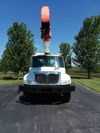 53k Miles 60' Material Handling 2004 International 4300 Bucket Truck for sale in Hampshire, NY – photo 18