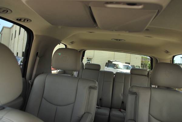 Cadillac Escalade 2004 - - by dealer - vehicle for sale in Mobile, AL – photo 22