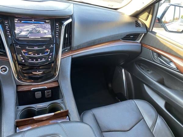 2018 Cadillac Escalade Luxury - - by dealer - vehicle for sale in Fenton, MO – photo 19