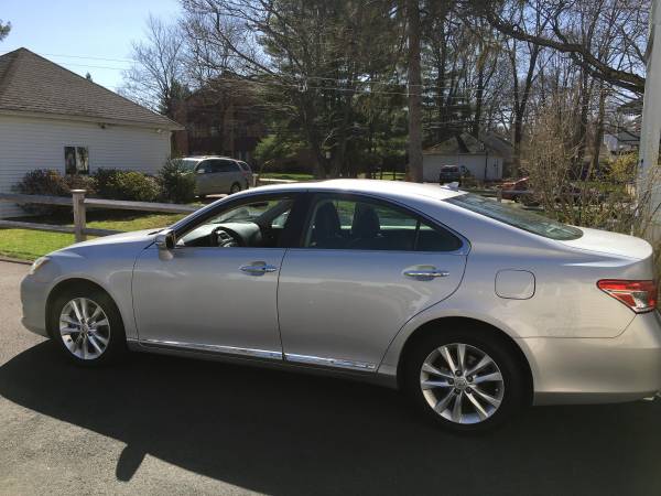 2012 Lexus ES 350 low miles 1 OWNER always garaged for sale in West Hartford, CT – photo 3
