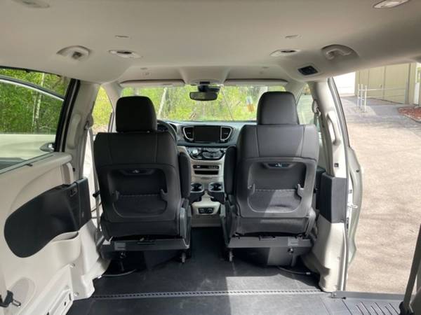 Wheelchair/Handicap Accessible 2021 Chrysler Pacifica Touring for sale in Other, MI – photo 4