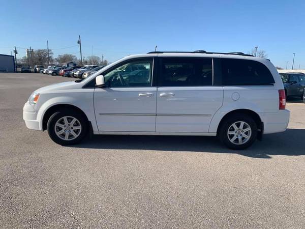 2010 Chrysler Town & Country - cars & trucks - by dealer - vehicle... for sale in 67216, KS – photo 4