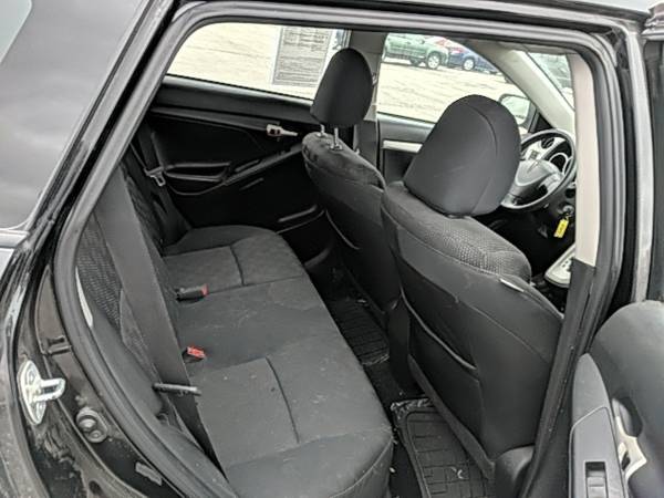 2010 Pontiac Vibe FWD 4D Hatchback/Hatchback Base for sale in Waterloo, IA – photo 8