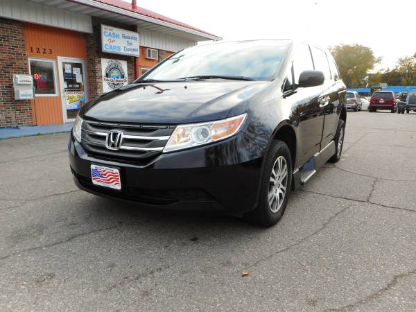 2013 Honda Odyssey Handicap Accessible Van! - cars & trucks - by... for sale in Grand Forks, ND – photo 2