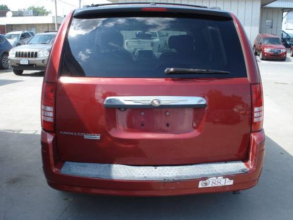 2008 Chrysler Town and Country - cars & trucks - by dealer - vehicle... for sale in ottumwa, IA – photo 2