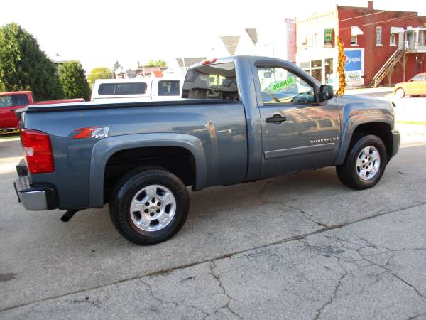 2007 Chevy Silverado 1500 Regular Cab LT (4WD) Low Miles! for sale in Dubuque, IA – photo 8