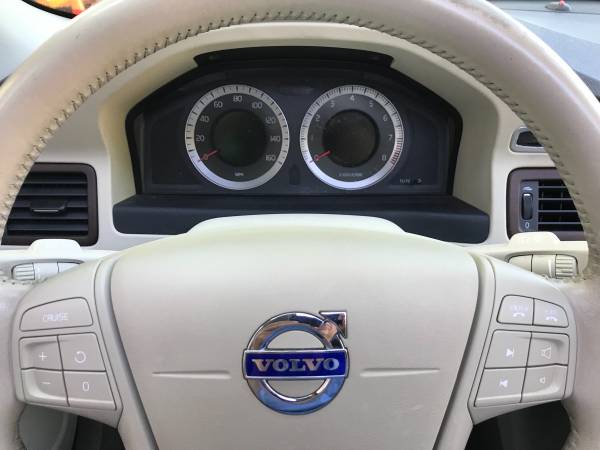 2011 Volvo XC70 AWD Wagon MINT for sale in Lexington, MA – photo 10