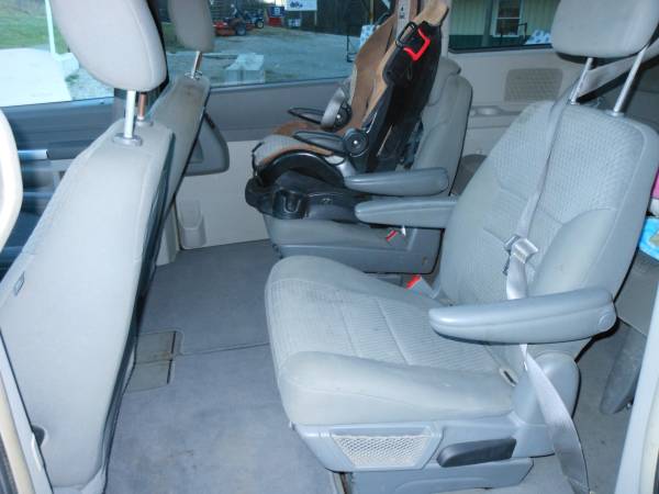 2008 Chrysler Town & Country - cars & trucks - by owner - vehicle... for sale in Warrensburg, MO – photo 13