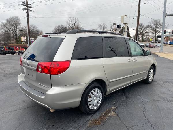 2006 Toyota Sienna LE FULLY-LOADED Minivan RELIABLE CLEAN for sale in Saint Louis, MO – photo 6