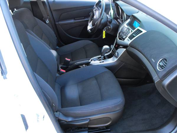 2014 Chevy Cruze LT CLEAN - - by dealer - vehicle for sale in Farmington, MI – photo 11
