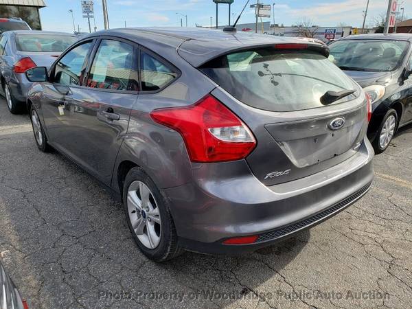 2014 *Ford* *Focus* *5dr Hatchback SE* Gray - cars & trucks - by... for sale in Woodbridge, District Of Columbia – photo 4