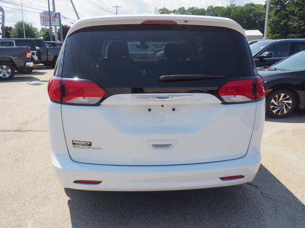 2017 Chrysler Pacifica Touring hatchback White for sale in Salisbury, MA – photo 8