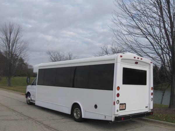 BUS 2014 CHEVY EXPRESS CUTAWAY - cars & trucks - by owner - vehicle... for sale in Gurnee, IL – photo 2