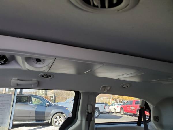 2010 Dodge Grand Caravan 89K Stow and Go Seating, Third Row - cars &... for sale in Oswego, NY – photo 15