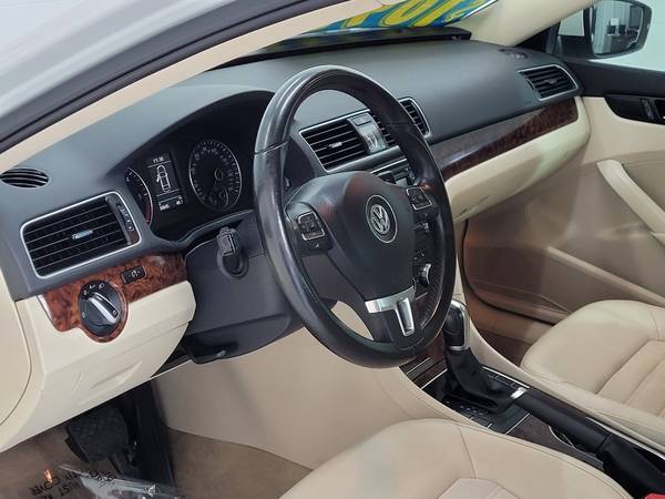 2013 Volkswagen Passat SEL TDI- 80k Miles - Sunroof and Nav. system... for sale in Silvis, IA – photo 8