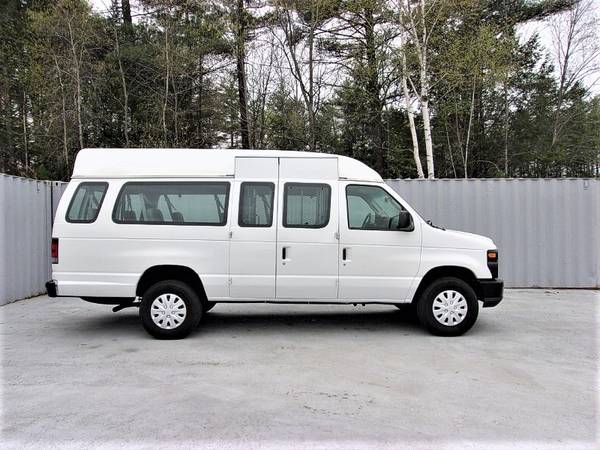 2008 FORD E 250 SUPER DUTY EXTENDED WHEELCHAIR VAN HANDICAP - cars & for sale in Brentwood, MA – photo 2