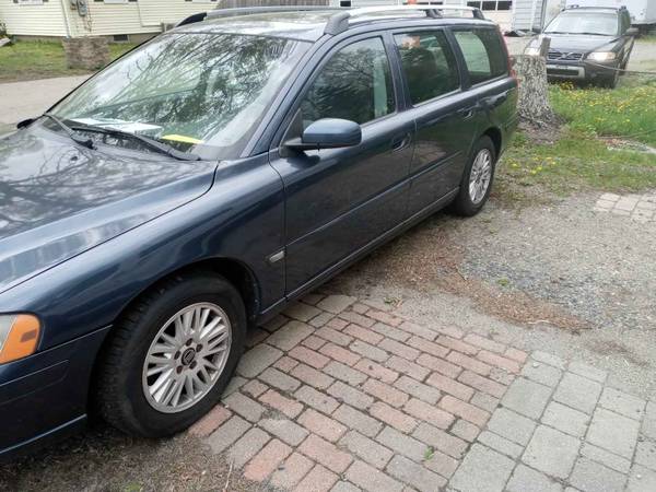VOLVOV70 - - by dealer - vehicle automotive sale for sale in Bellingham, MA – photo 2