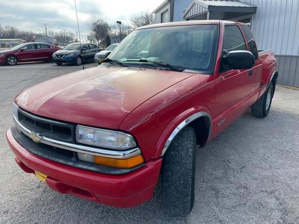 2001 Chevrolet S-10 Ext Cab 123 WB 4WD LS - cars & trucks - by... for sale in CENTER POINT, IA – photo 6