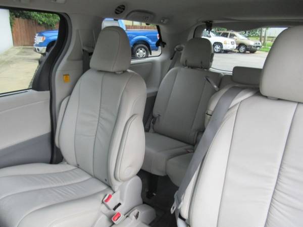 2012 Toyota Sienna Limited 7 Passenger 4dr Mini Van - cars & trucks... for sale in Bloomington, IL – photo 12