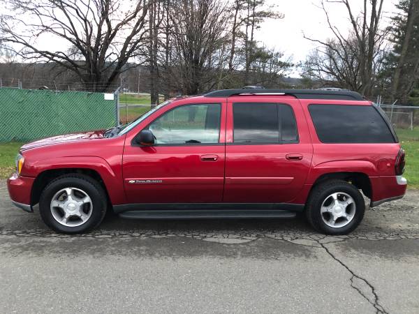 2005 Chevy 4WD Trailblazer LT Extended - cars & trucks - by owner -... for sale in Vestal, NY – photo 2