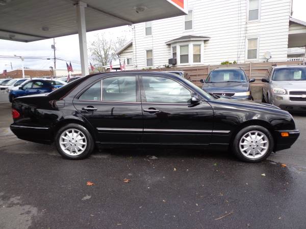 2001 MERCEDES BENZ E-CLASS-CLEAN INSIDE/OUTSIDE-LOADED-CLEAN CARFAX for sale in Allentown, PA