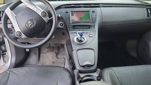 2011 Toyota Prius Three - cars & trucks - by owner - vehicle... for sale in Wilmington, CA – photo 6