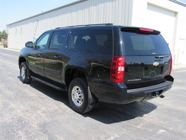 2007 Chevy Suburban 2500 LT - - by dealer - vehicle for sale in Appleton, WI – photo 8