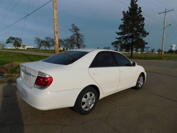 2006 Toyota Camry LE - - by dealer - vehicle for sale in Topeka, KS – photo 14