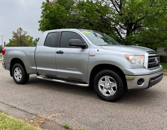 2012 Toyota Tundra SR5 with 5 7L V8 - accident-free & smoke-free! for sale in Norman, OK – photo 8