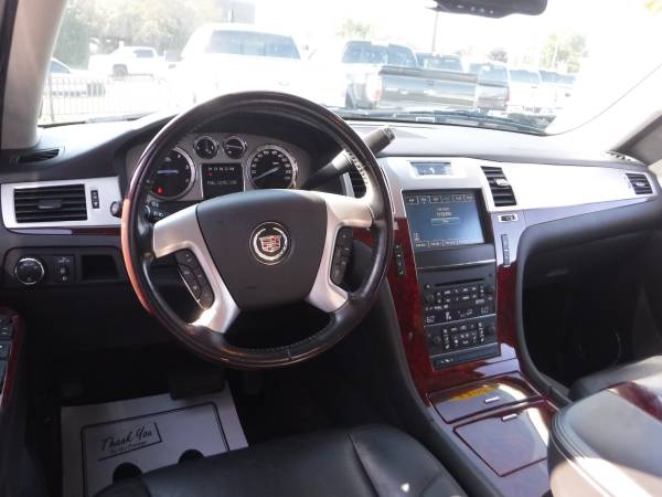 2011 CADILLAC ESCALADE LUXURY**SUPER CLEAN**MUST SEE**FINANCING AVAILA for sale in redford, MI – photo 14