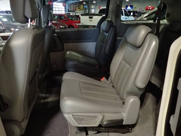 2010 Chrysler Town & Country TOURING AUTO V6! POWER ALL! LEATHER! DUAL for sale in Gretna, NE – photo 23