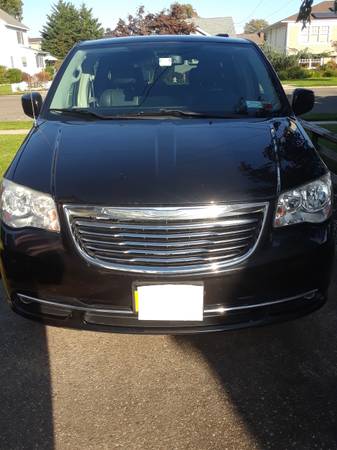 2012 Chrysler town and country for sale in Oceanside, NY – photo 5