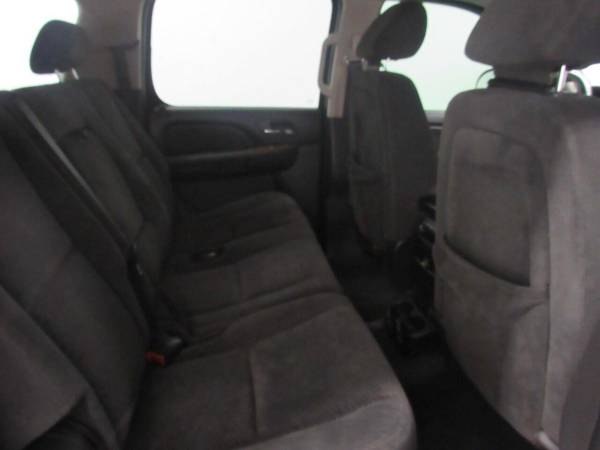 2007 Chevrolet Chevy Suburban LT 1500 4dr SUV 4WD for sale in Fairfield, OH – photo 16