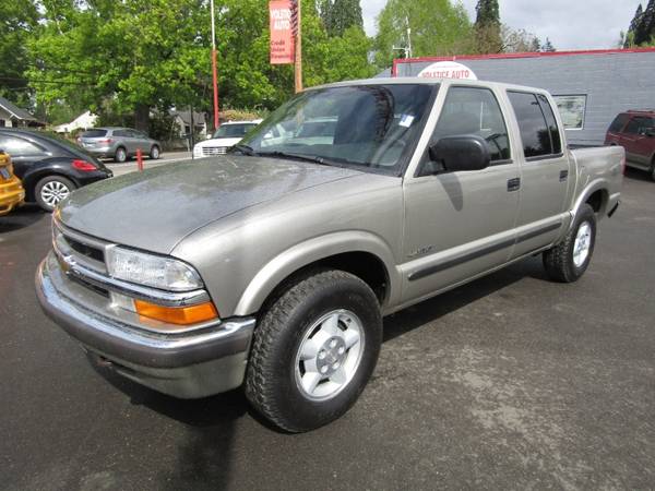 2001 Chevrolet S-10 Crew Cab 4X4 BRONZE 57K MILES 2 OWNER LIKE NEW for sale in Milwaukie, OR – photo 2