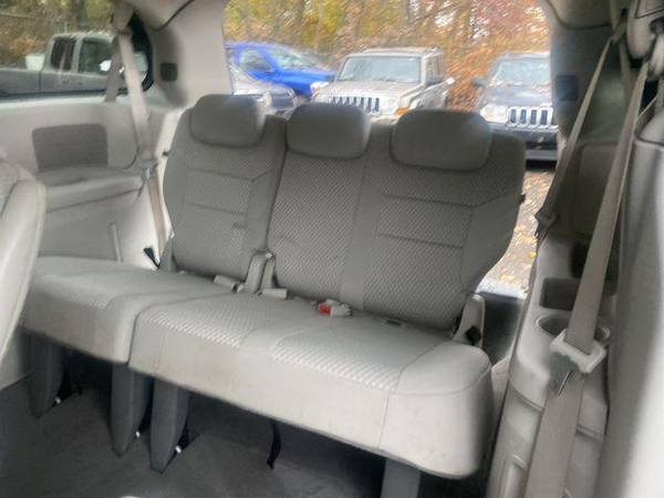 2009 Chrysler Town Country LX Minivan 4D EZ-FINANCING! - cars &... for sale in Garfield, NY – photo 22