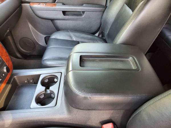 2010 Chevrolet Tahoe LT 4X4 excellent car fax history and leather for sale in Spirit Lake, WA – photo 12