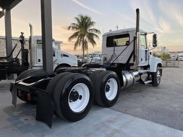 2013 Mack CHU613 DAYCAB - cars & trucks - by dealer - vehicle... for sale in Fl. Lauderdale, NY – photo 5