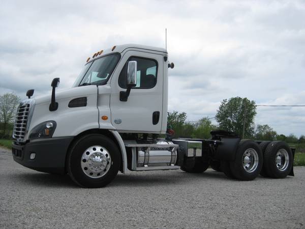 2015 Freightliner Cascadia 113 Daycab Great WB & Lightweight! for sale in Other, OK
