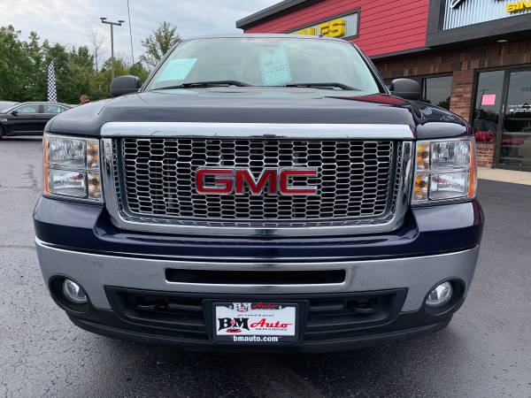 2011 GMC Sierra 1500 Ext Cab SLE 4WD - Extra clean! for sale in Oak Forest, IL – photo 2